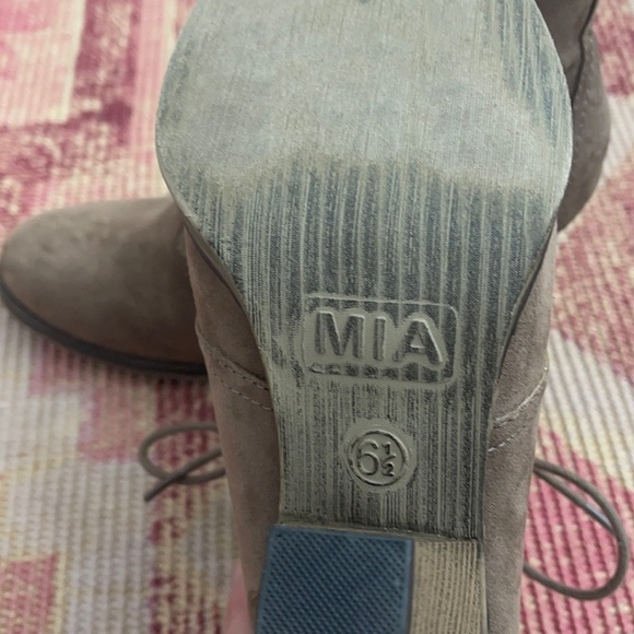 Ankle booties - Picture 2 of 4